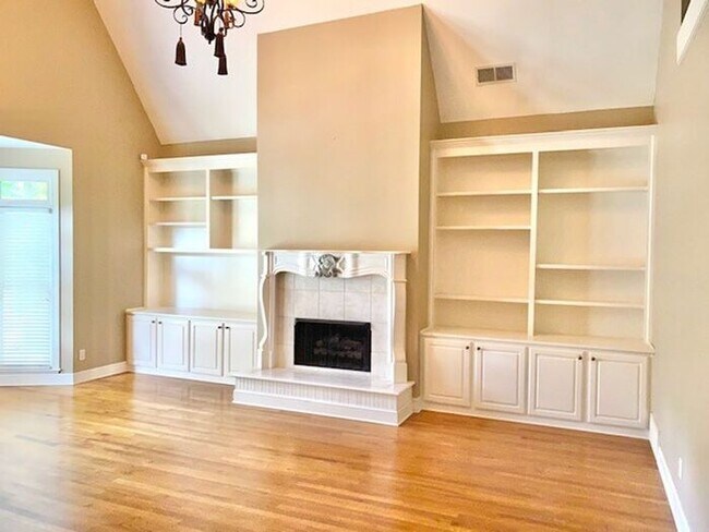 Building Photo - Beautiful 5BR 4.5 bath + bonus room family home in Collierville! Collierville schools