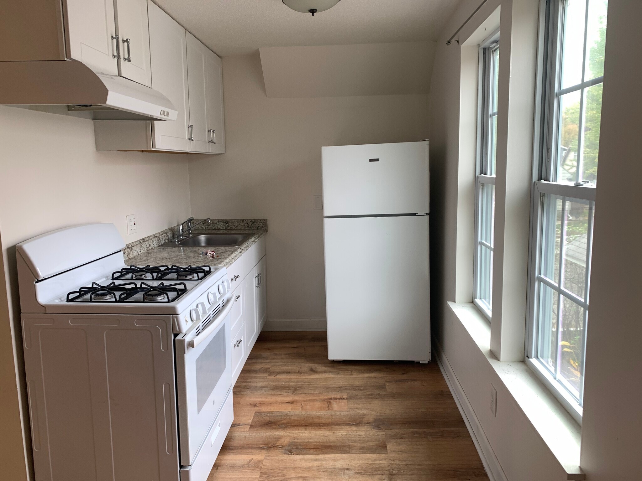 Building Photo - 1369 Saint Clair Ave