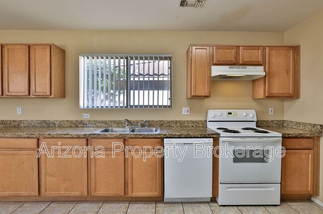 Building Photo - 1186 S Fresno Ct