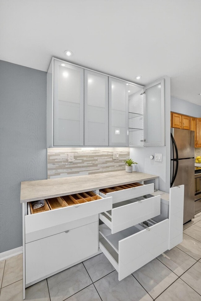 Building Photo - 4051 NE 13th Ave