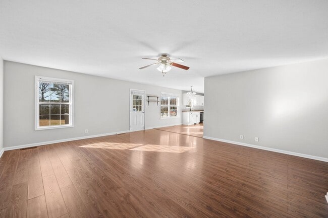 Building Photo - Spacious 3-Bedroom, 2-Bath Home with Over 2,000 Sq. Ft. in Oak Grove