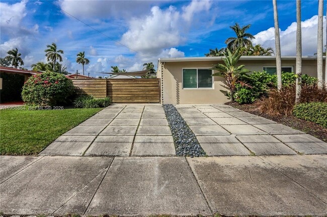 Building Photo - 930 N 11th Ct