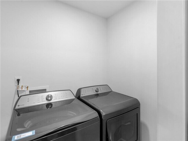 Building Photo - 2903 Monterey Dr