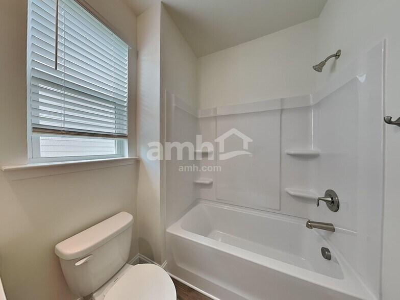Building Photo - 3507 Lincoln Hts Ln
