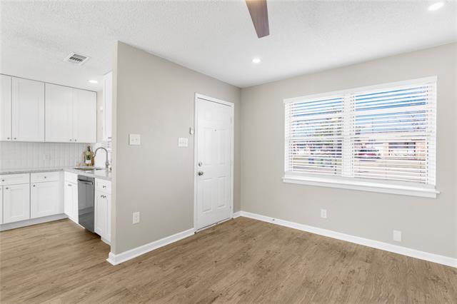 Building Photo - 714 Pleasant Valley Rd