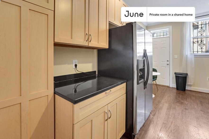 Building Photo - Room in Shared 3 bed/2.5 bath home in Columbia Heights
