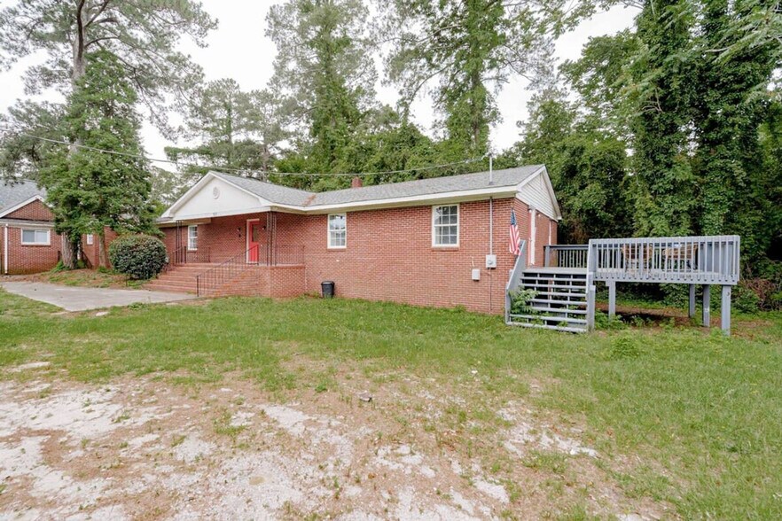 Building Photo - 305 Greenwood Rd