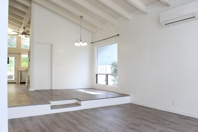 Building Photo - 1279 Kaeleku St