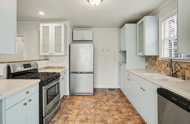 Building Photo - WestMeade Cottage*