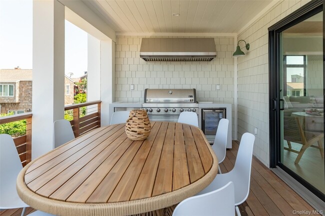 Building Photo - 319 Wilmot Rd