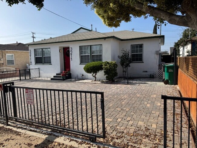 Building Photo - 3211 Park Ln