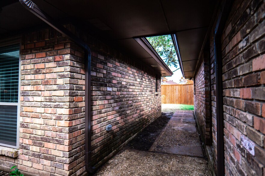 Building Photo - 3205 Winchester Dr