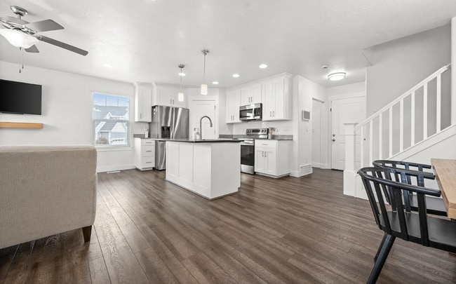 Building Photo - 3 Bedroom/2.5 Bathroom Townhouse in Lehi