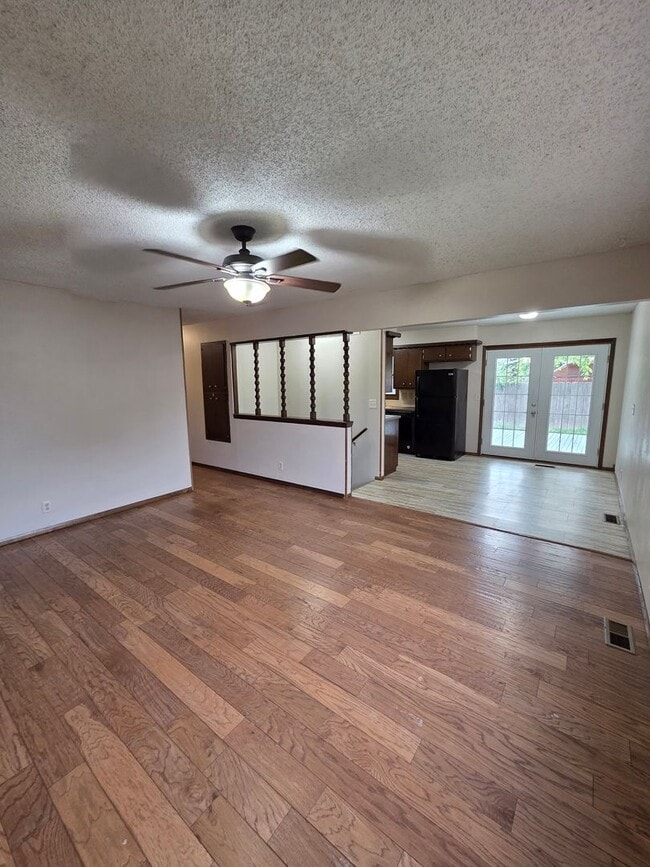 Building Photo - 3009 S Gordon Ave
