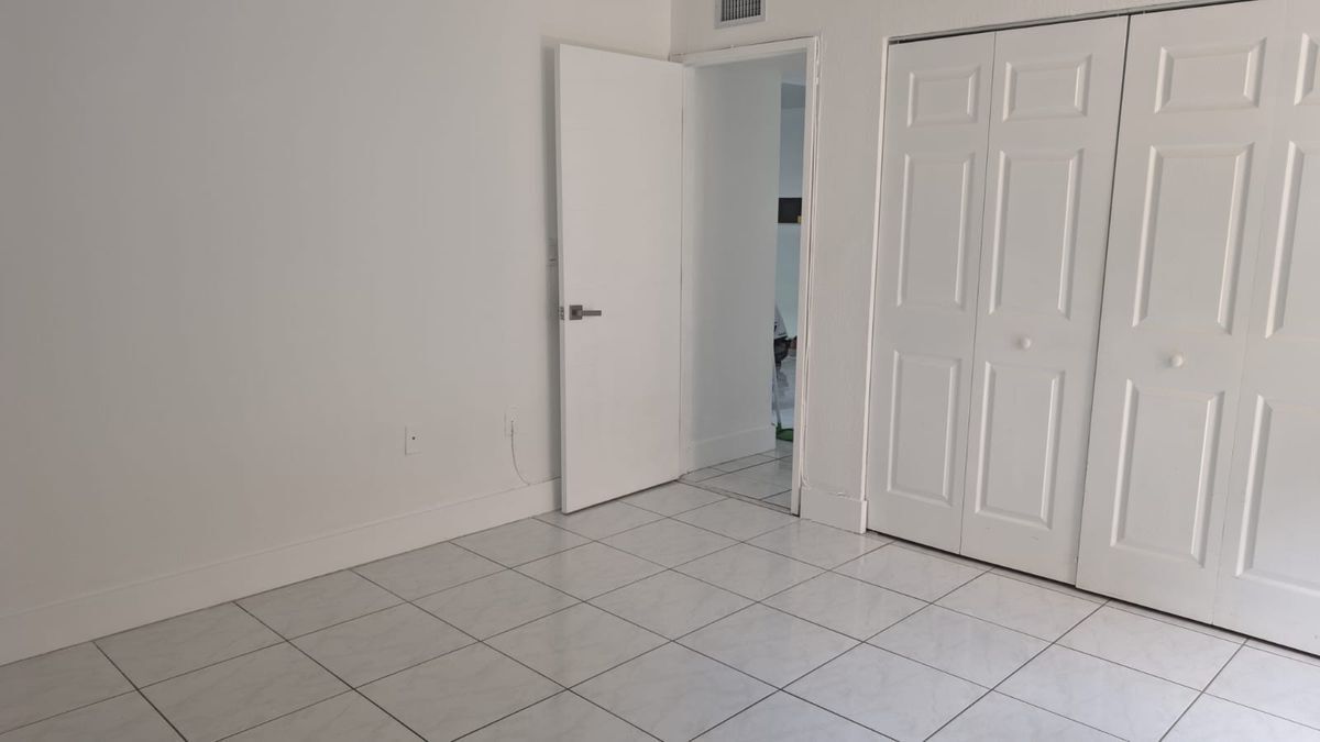 Building Photo - 10400 SW 108th Ave