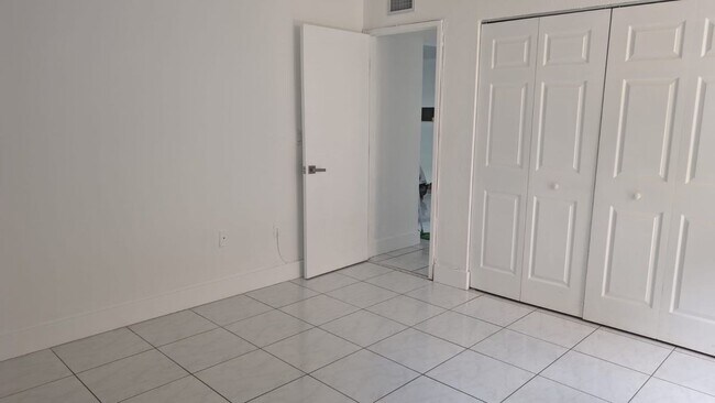 Building Photo - 10400 SW 108th Ave