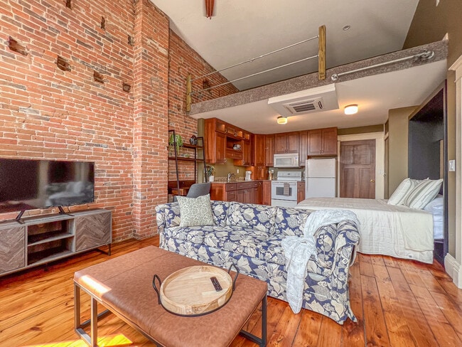 Building Photo - 1175 Iowa St