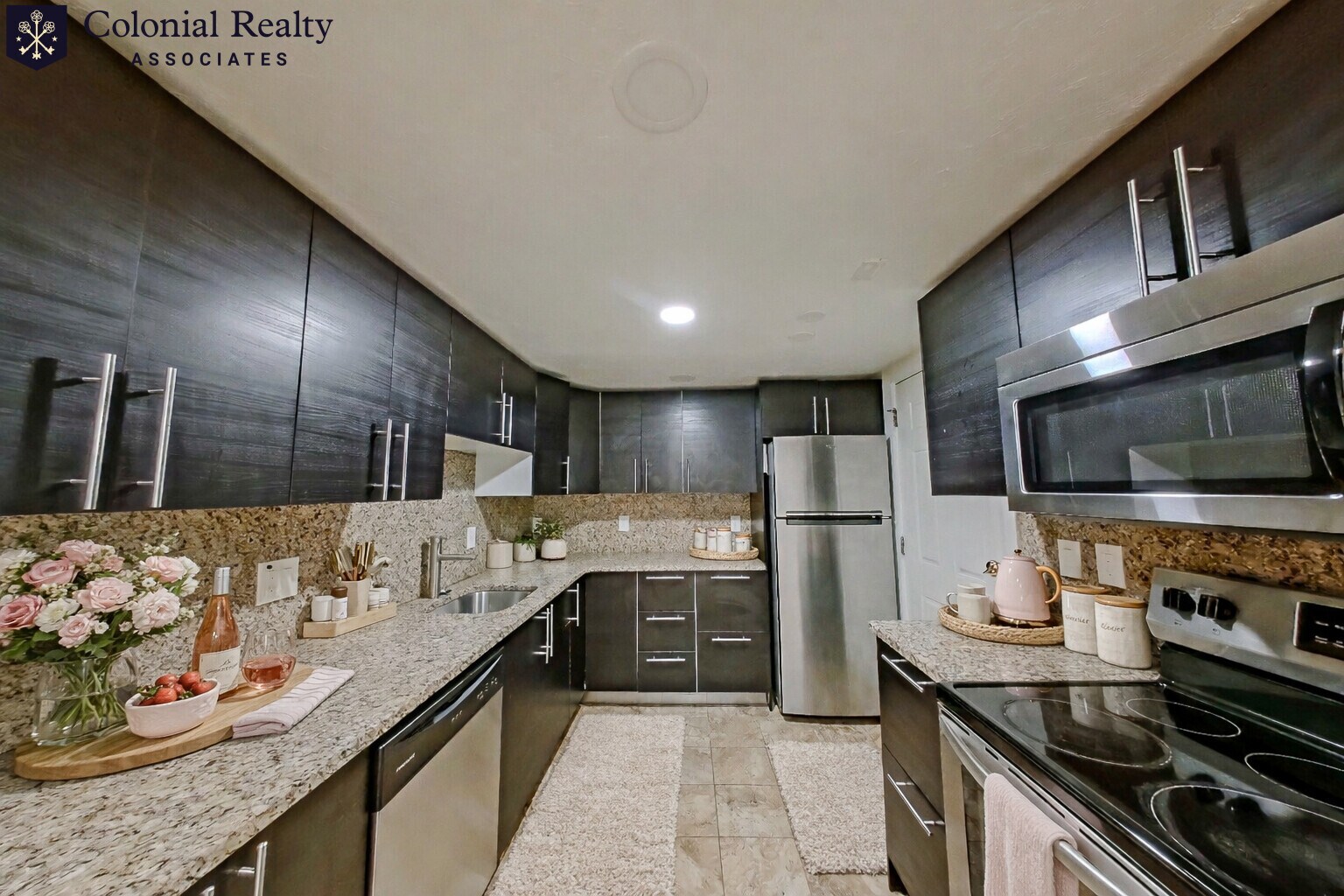 Building Photo - 73 Thatcher St