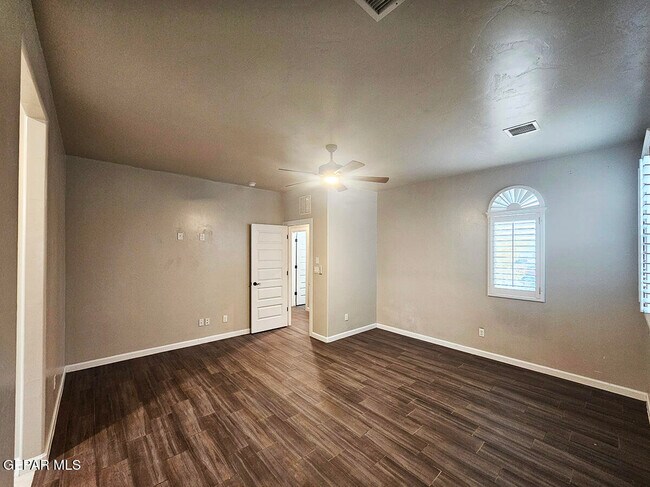 Building Photo - 13185 Tiverton Rd