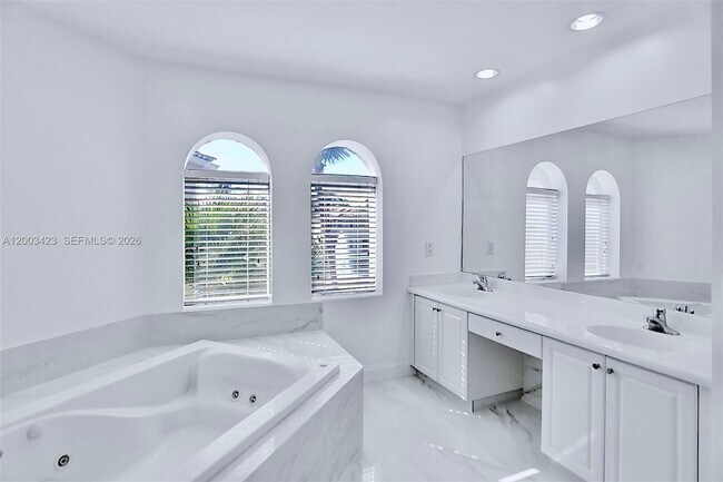 Building Photo - 21032 NE 32nd Ave