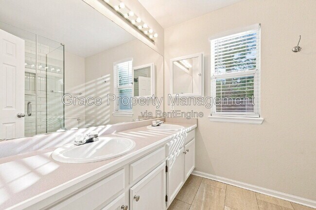 Building Photo - 16041 Bluebonnet Dr