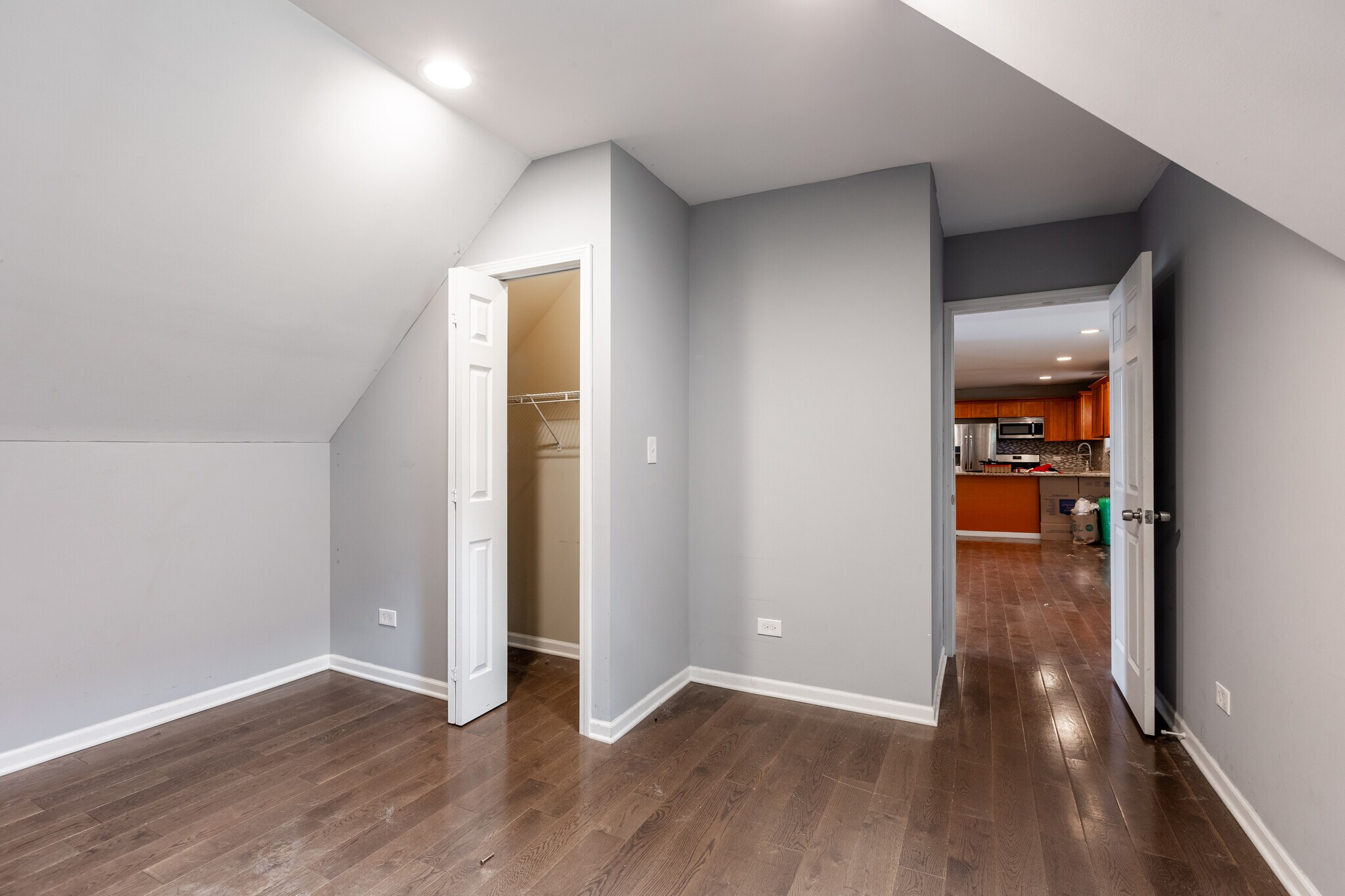 Building Photo - 1530 N Greenview Ave
