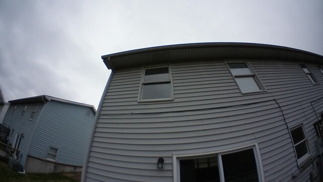 Building Photo - 217 Creekside Ct