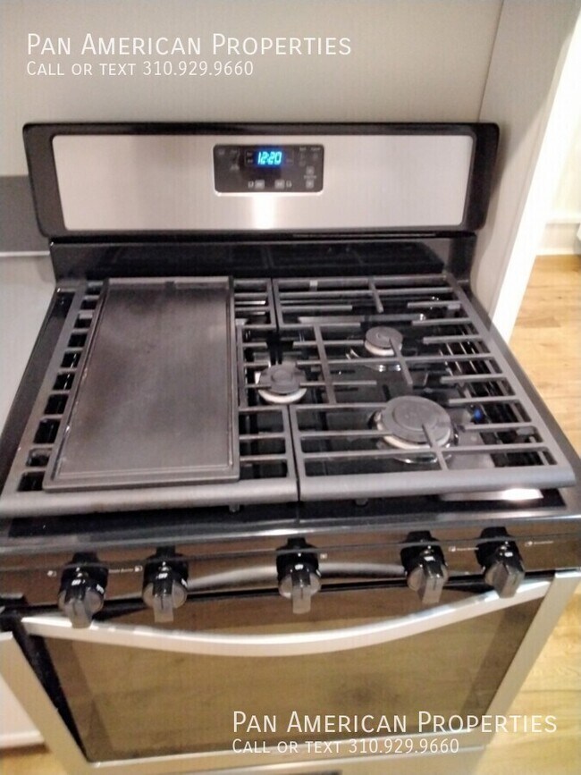 Building Photo - 447 1/2 W 4th St-A