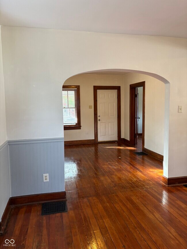 Building Photo - 823 Tecumseh St