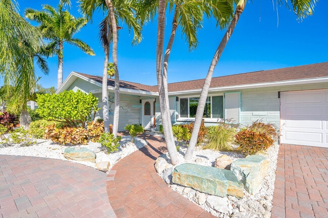 Building Photo - 3003 W Vina Del Mar Blvd