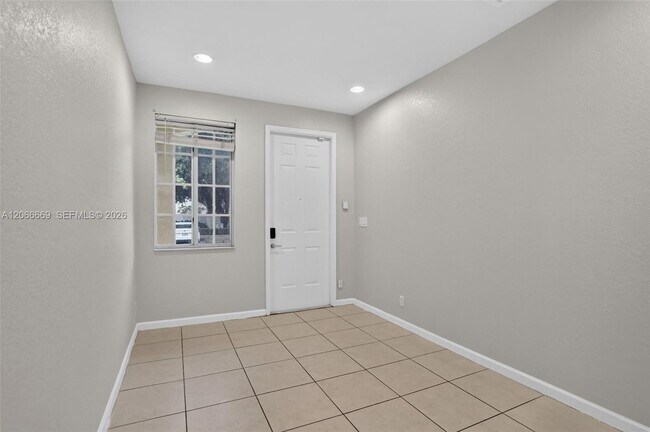 Building Photo - 5337 SW 40th Ave