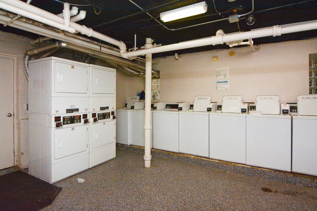 Building Photo - 3300 W Schubert Ave