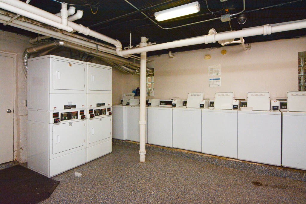 Building Photo - 3310 W Schubert Ave
