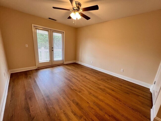 Building Photo - 152 Strickland Ave
