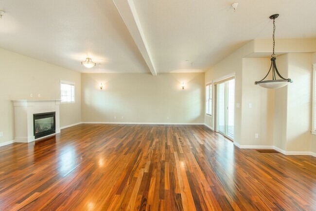 Building Photo - Spring Into Your New Home - Premium Corner Townhome Now Available!