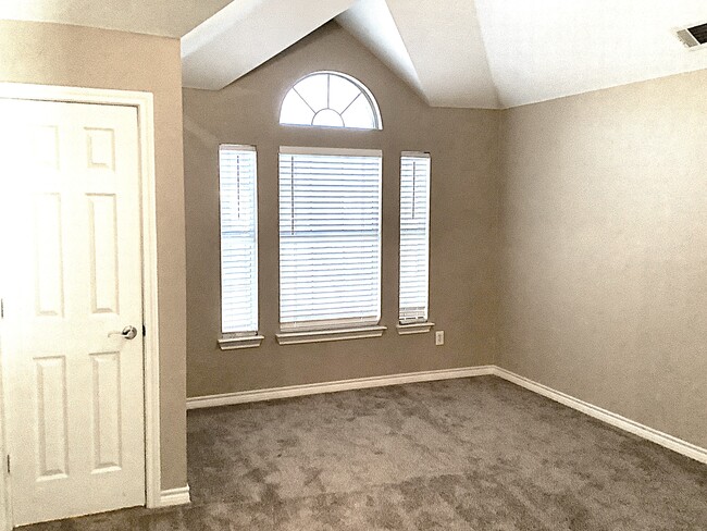 Building Photo - 107 Monticello Dr