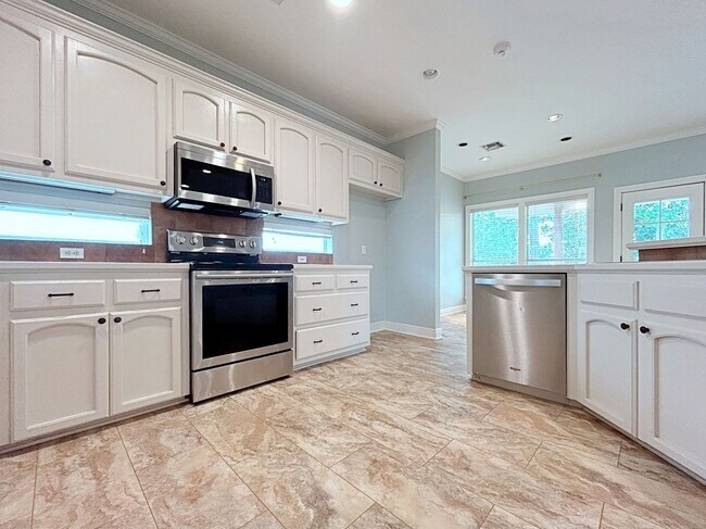 Building Photo - 3919 Meadow Ridge Dr