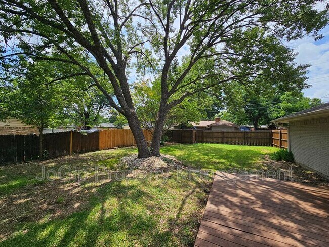 Building Photo - 216 Wesley Dr