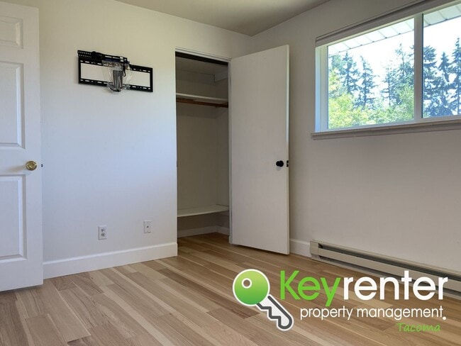 Building Photo - Renovated Rambler in Steilacoom Oasis