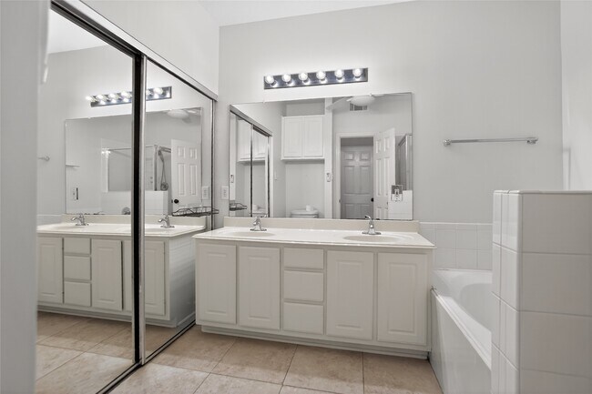 Building Photo - 15 S Avonlea Cir