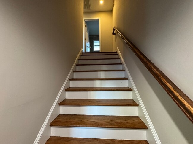 Building Photo - 422 State St