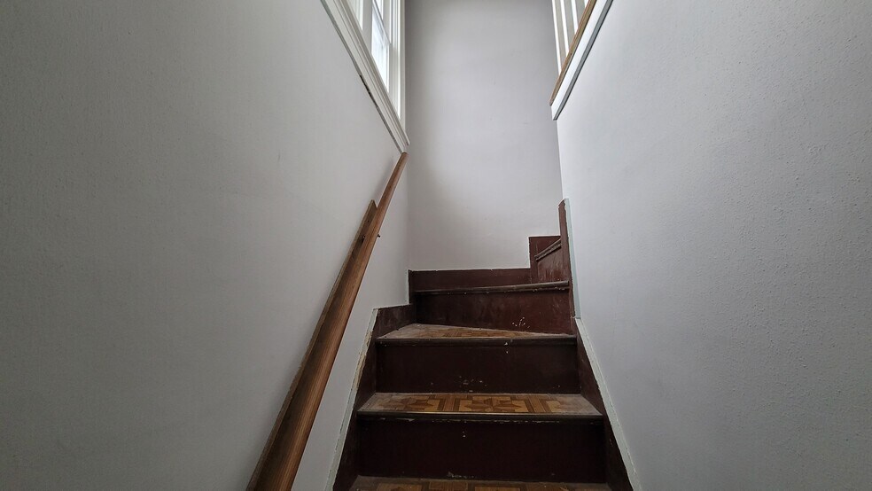 Building Photo - 3037 N. Downer Ave