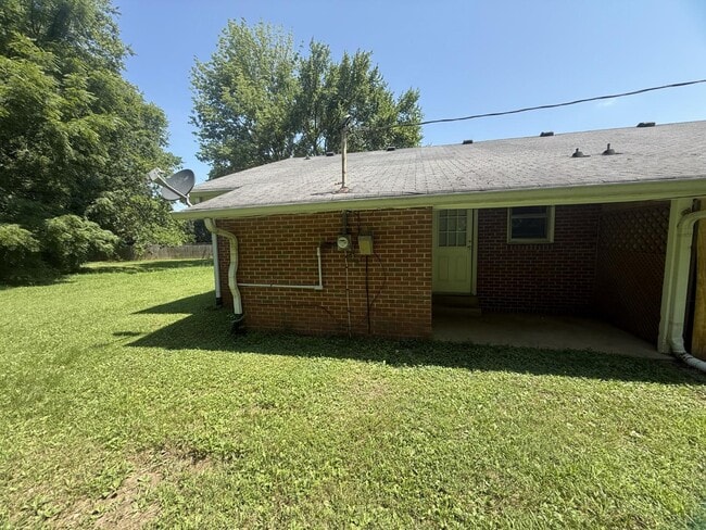 Building Photo - 1618 Trinity Cir
