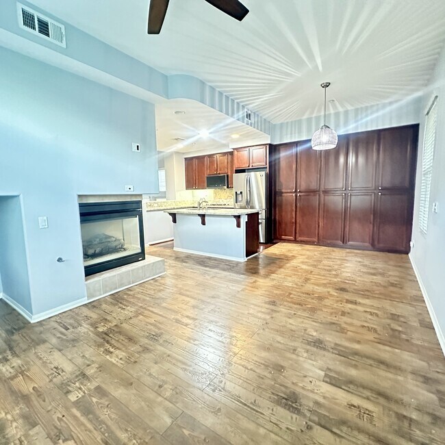 Building Photo - 2649 Villas Way