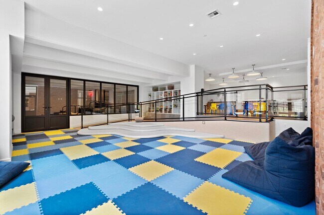 Building Photo - 720 Clinton St