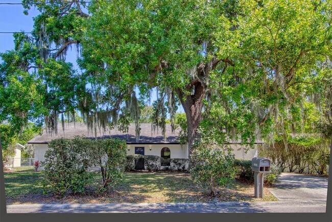 Building Photo - 11218 Creek View Dr