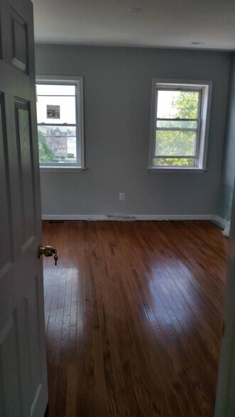 Building Photo - 2324 Essex street - 3rd Floor