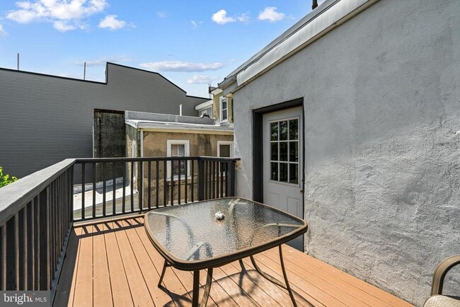 Building Photo - 206 Ripka St