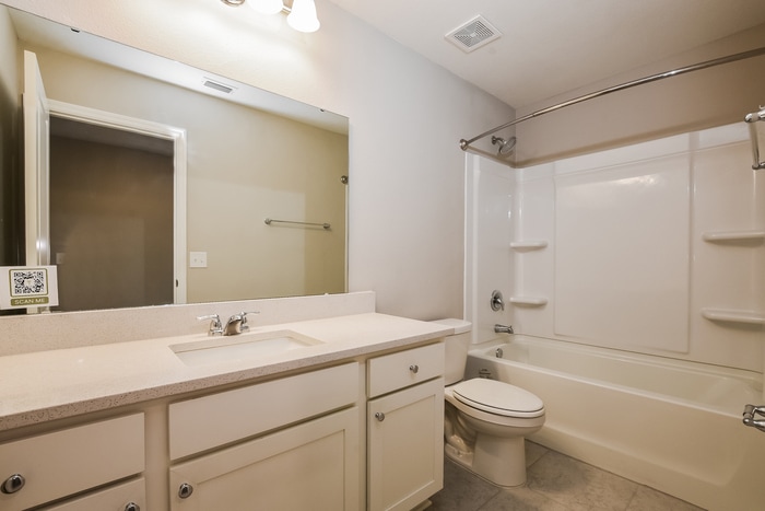 Building Photo - 2653 Island Pond Dr