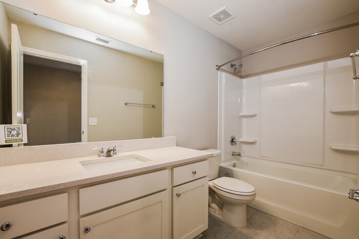 Building Photo - 2721 Island Pond Dr